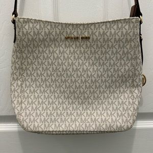 Michael Kors crossbody bag. Like new condition.